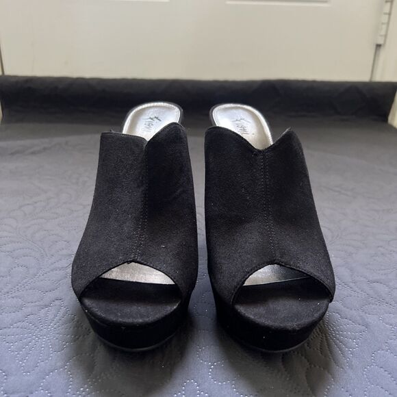 NWT Fioni Black Faux Suede Platform Wedged Heel Sandal SZ 9 Y2K Retro Whimsygoth - Picture 1 of 11